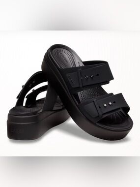CROCS Brooklyn Buckle Sandals in Black - Size 9